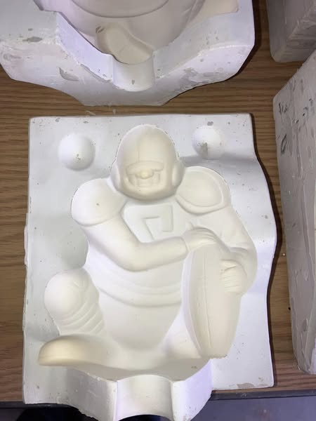 Jodi 1507 Football Player Ceramic Casting Mold lotFX