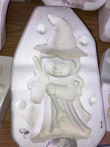 Donas 908 Sweet Tot Witch Ceramic Casting Mold lotGJ
