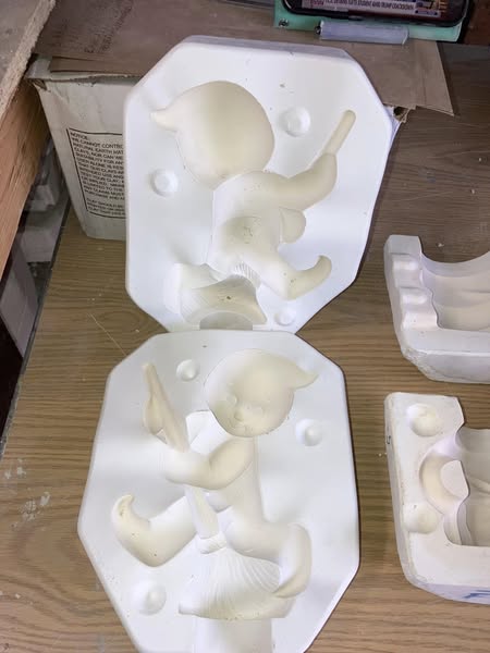 Donas 1220 Boo Baby on Broom Ceramic Casting Mold lotGC