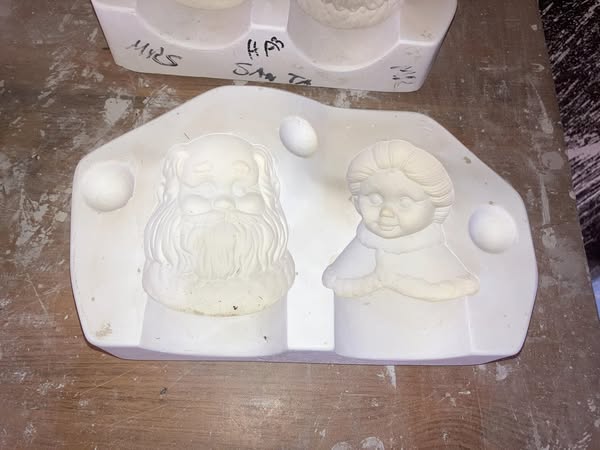 Clay Magic J1001 Mr & Mrs Santa Clause Ornaments Ceramic Casting Mold lot# Ha3
