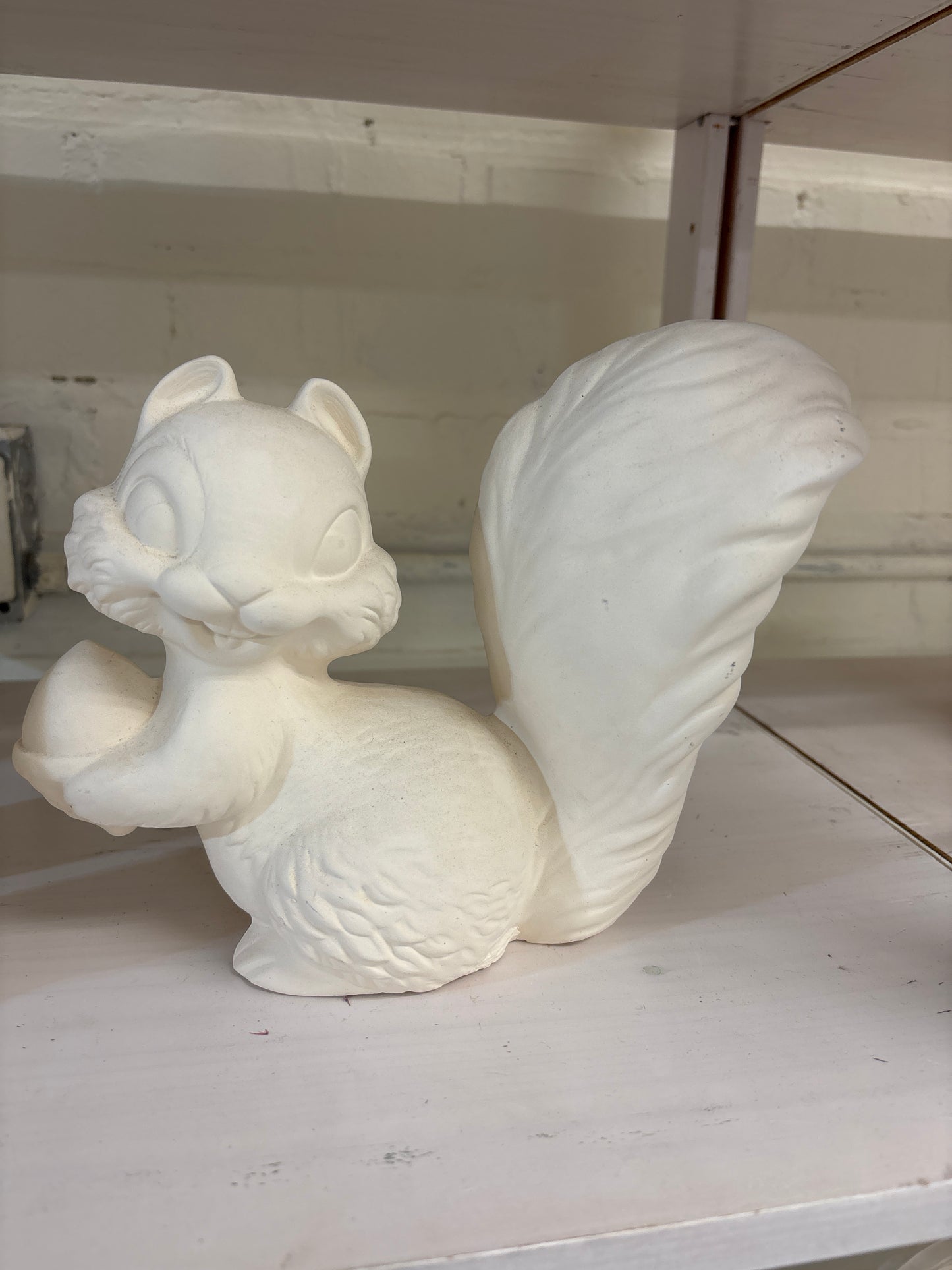Squirrel holding nut