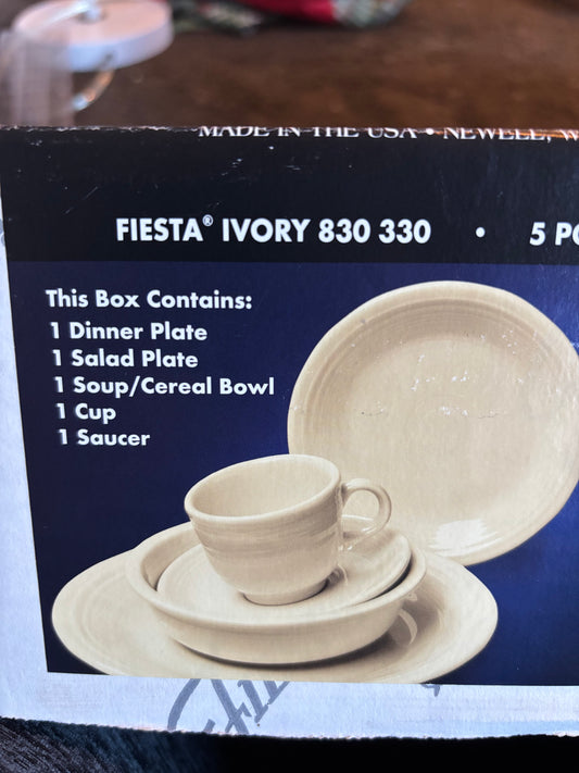 Fiesta Ivory 5-Piece Place Setting – Retired Color
