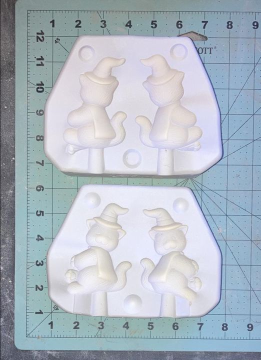 Halloween Cats  ( Holds Rakes or Brooms) Donas 1323 (Lot#85) Ceramic Casting Mold