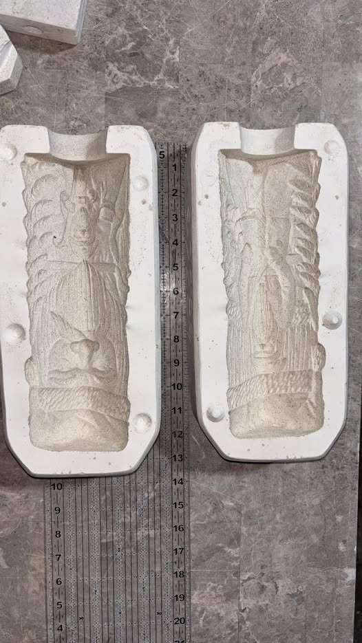 FACEBOOK  10 inch Santa totem  Scioto 2289