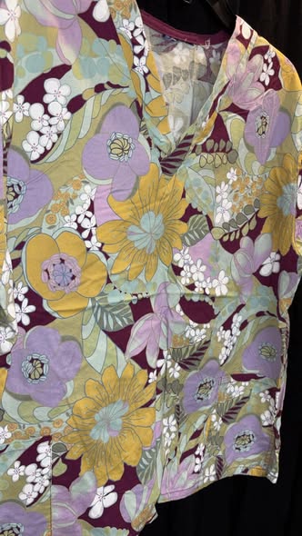 No Tag - Scrub Top -?Medium?