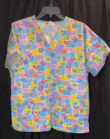 HQ scrub top size medium