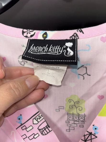 🩺 French Scrub Top 📏 Size: Large