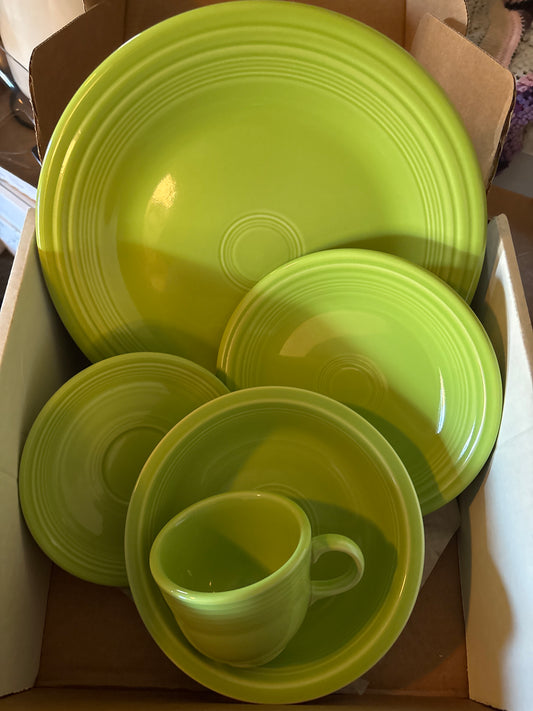 Fiesta Chartreuse 5-Piece Place Setting – Retired Color