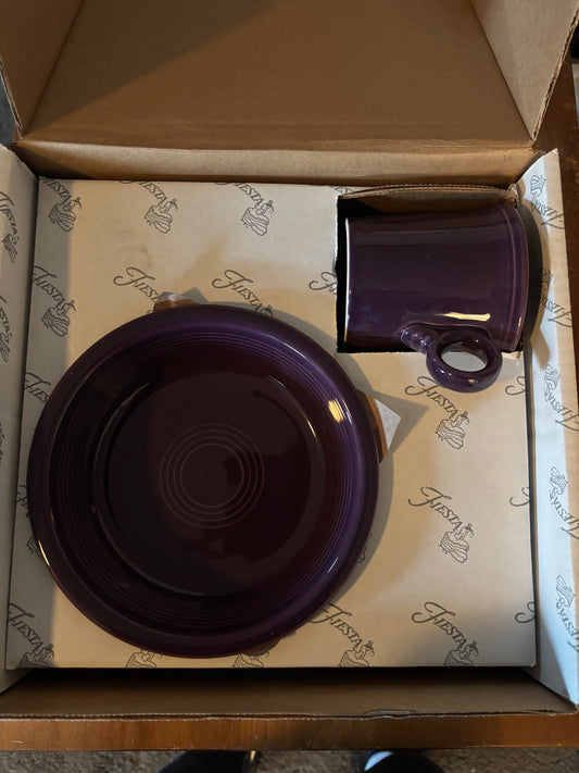Fiesta 4-Piece Place Setting – Mulberry – Retired Color – With Mug