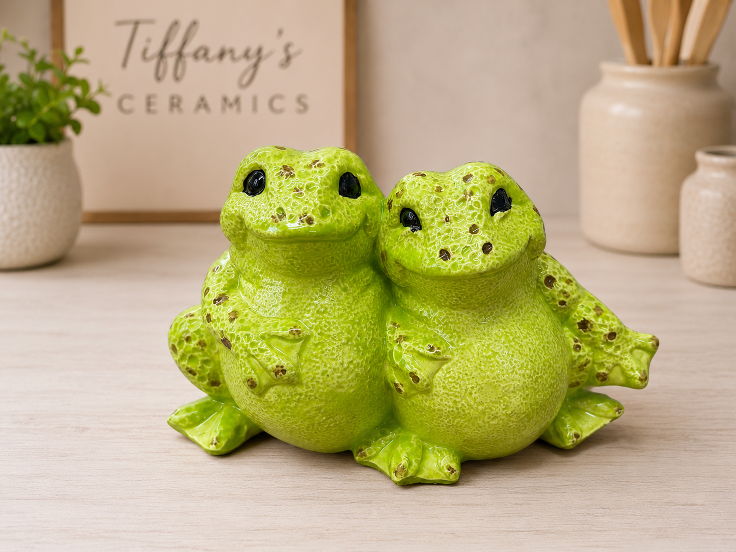 Toadally friends, Green frog ceramic decor