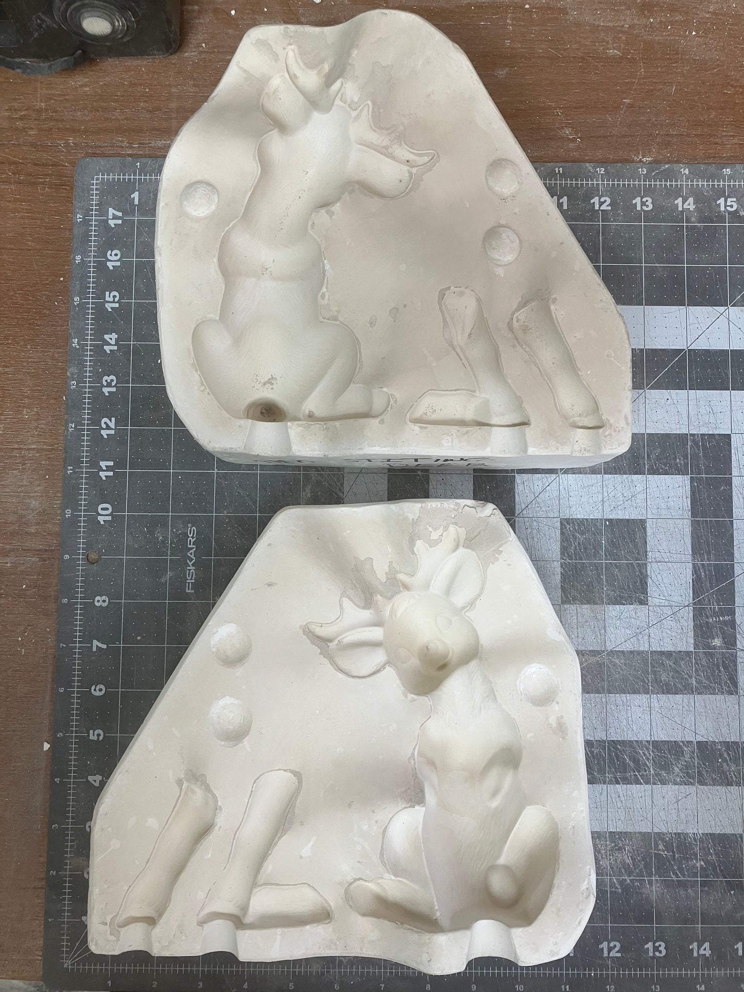 Medium Sitting Reindeer Deer Kansas 206 (526) Ceramic Casting Mold